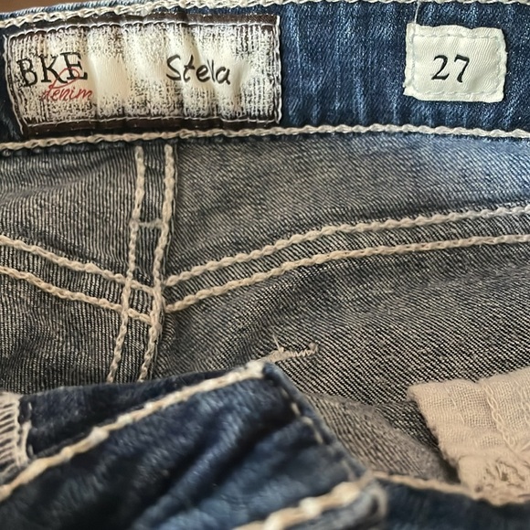 BKE Stella Blue‎ Denim Cutoff Distressed Shorts - Picture 5 of 7